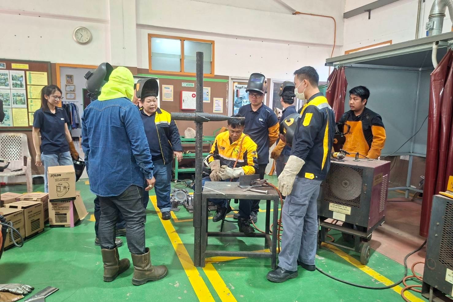 Rilon Thailand News Worachart Group Co., Ltd. contributed welding machines and protective equipment for the training program to develop the knowledge, capabilities, and skills in metal welding for employees in establishments at the Ang Thong Skill Development Office.